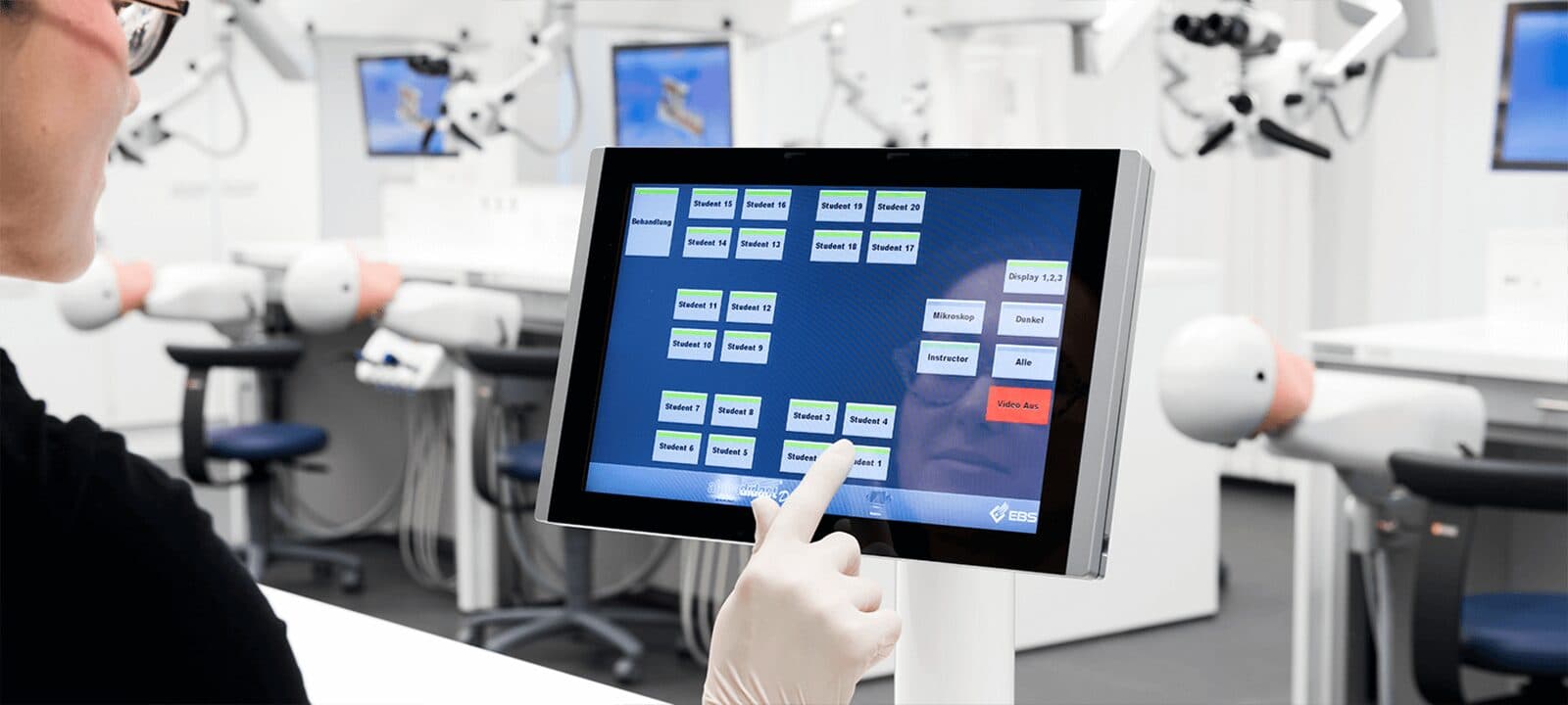 Modern training for dentists and dental technicians
